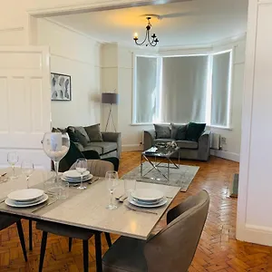 4 Bedroom House Nr City Centre , Cardiff United Kingdom