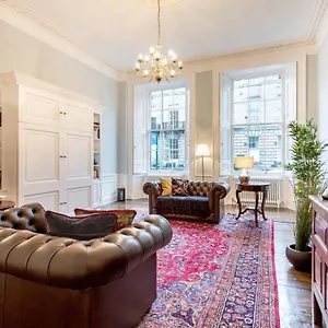 Joivy Converted Flat In Historic Building In New Town Edinburgh